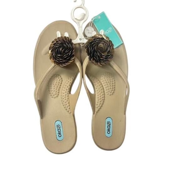 OKA b. Shoes - NWT! Oka-B Women's Lucy Seashell Flower Flip Flop Sandals US-8